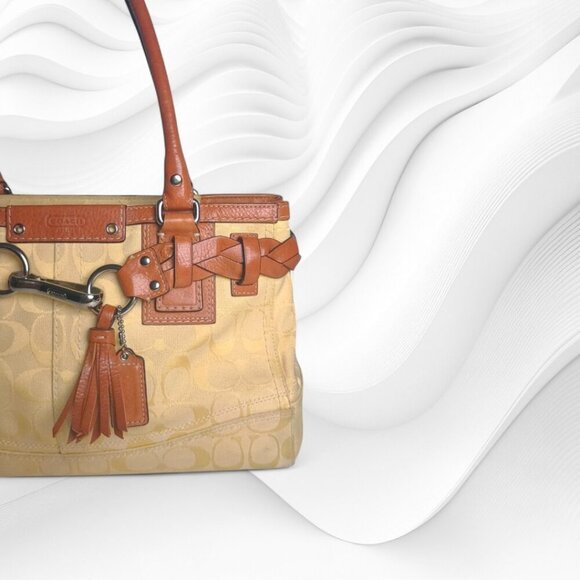 COACH Hamptons Satchel in signature yellow with tassel - Picture 4 of 13